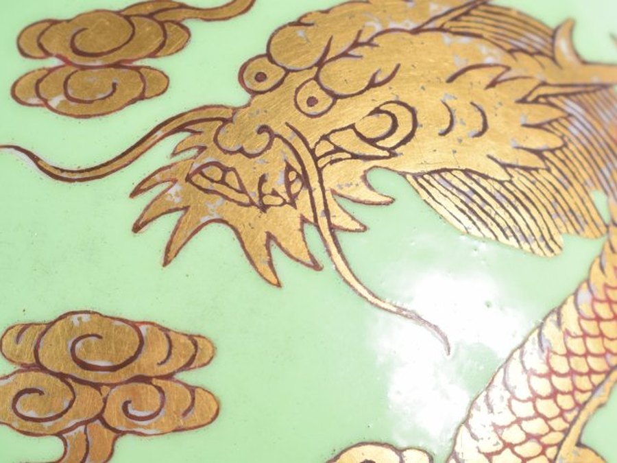 A Chinese lime green double gourd vase sold at Hannam&rsquo;s